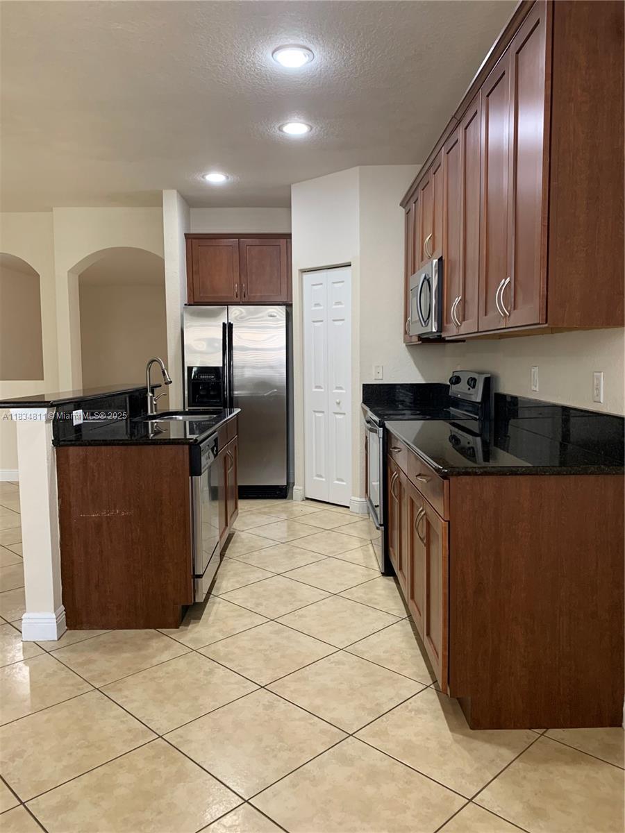 HAMPTON HILLS - Residential Lease