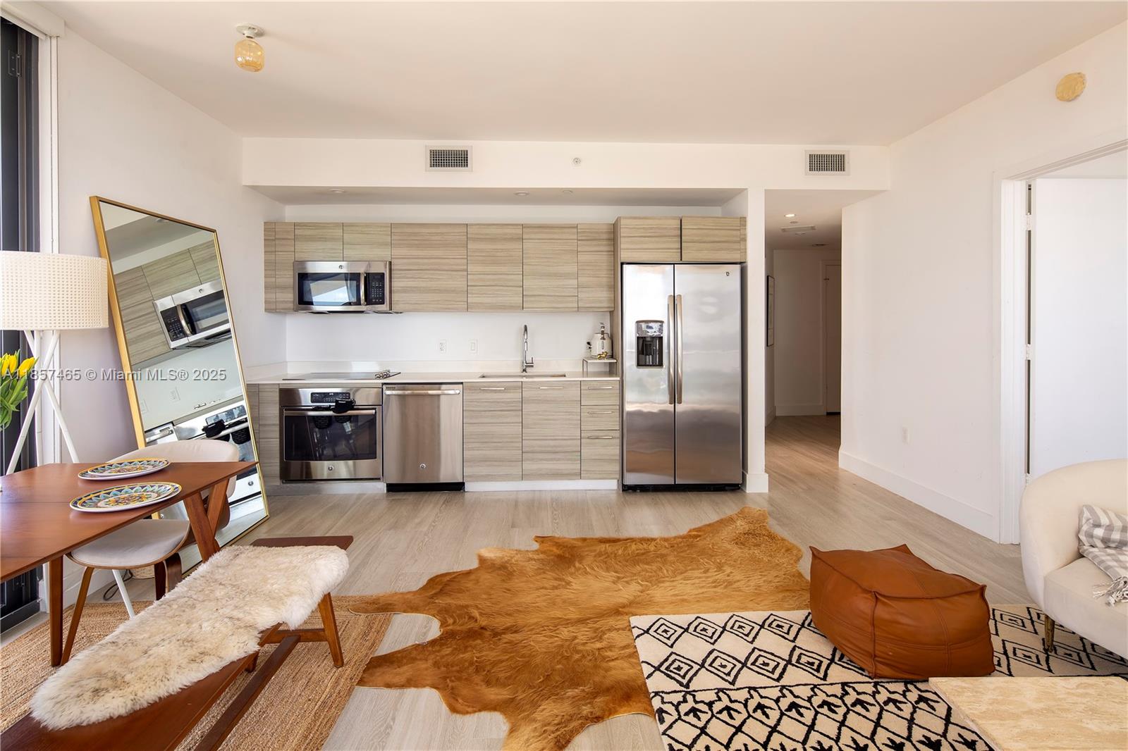 121 NE 34th St 2701
