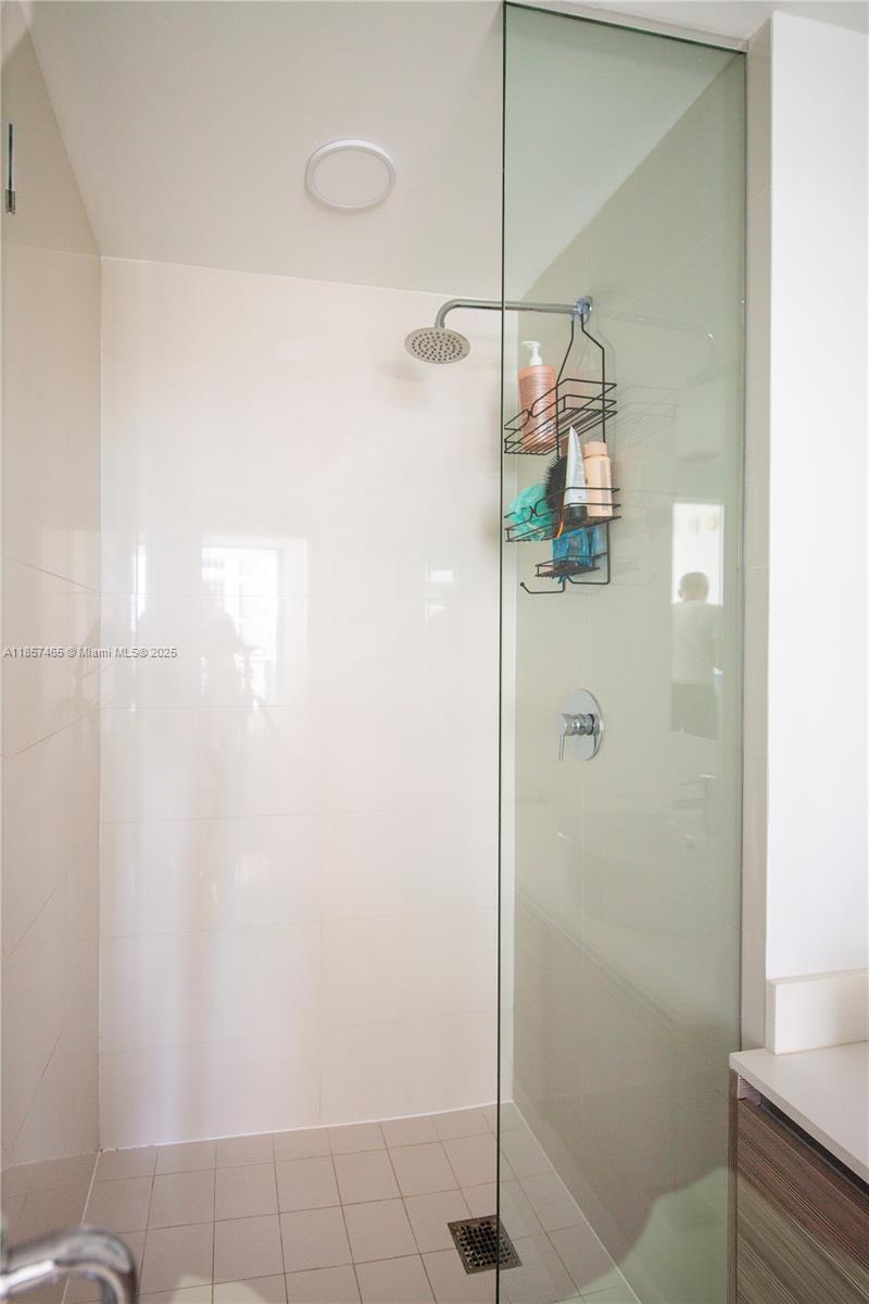 3401 MIDTOWN CONDO - Residential Lease