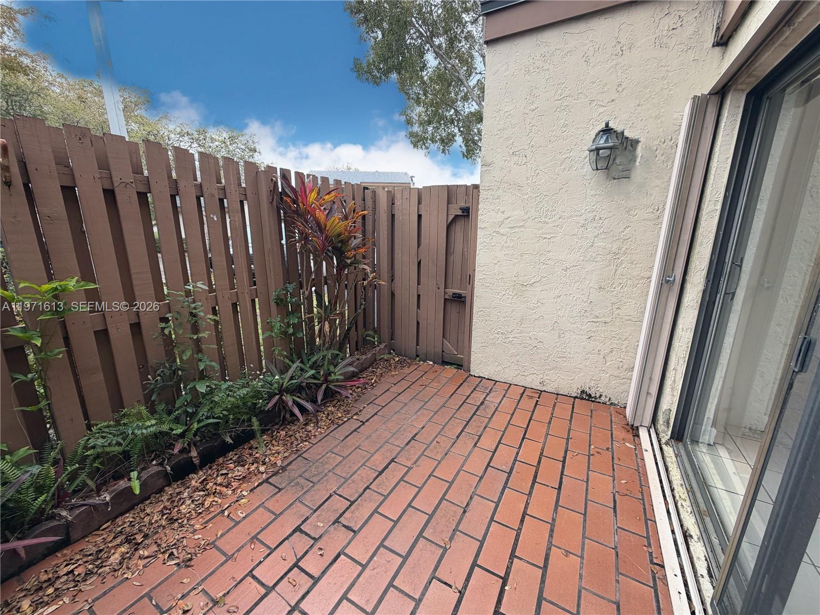 GREENGLADES CONDO NO 3 BL - Residential