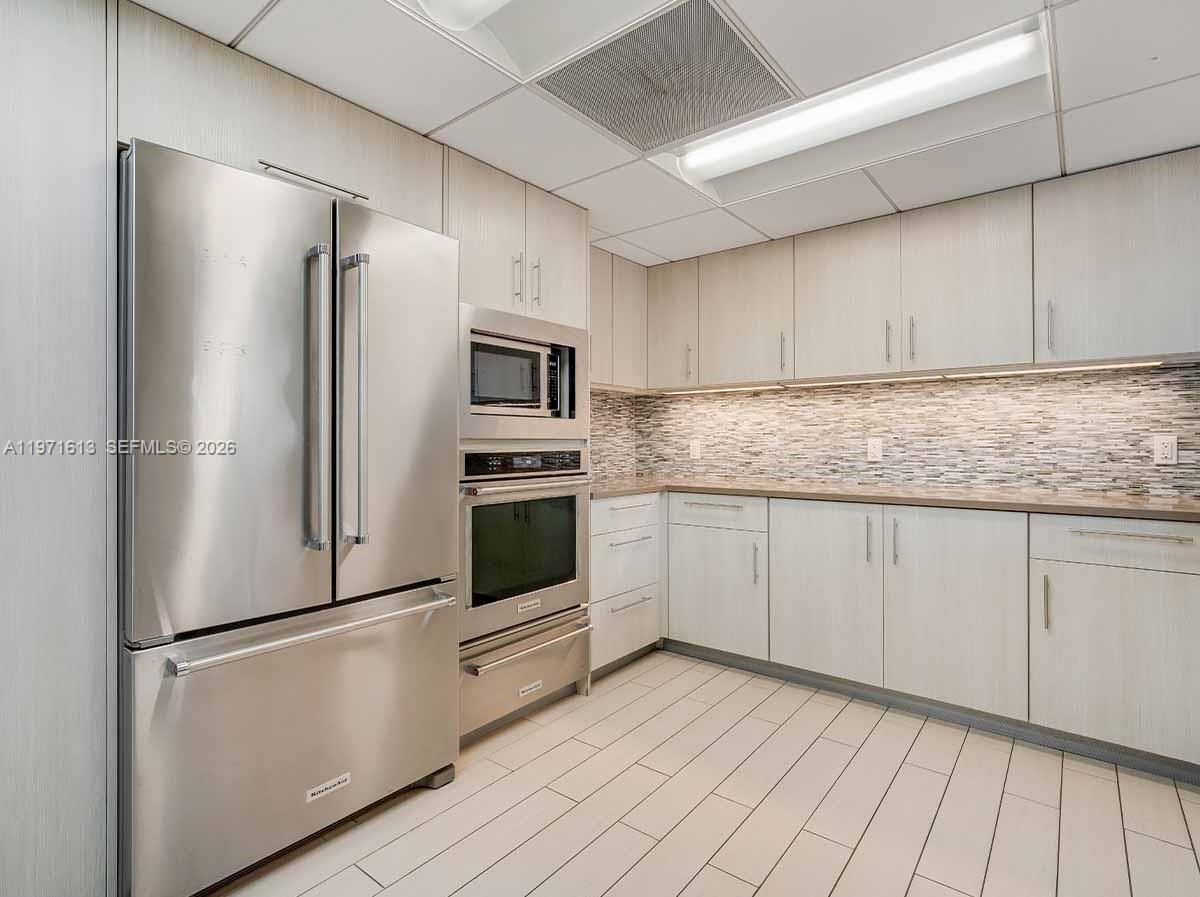 GREENGLADES CONDO NO 3 BL - Residential