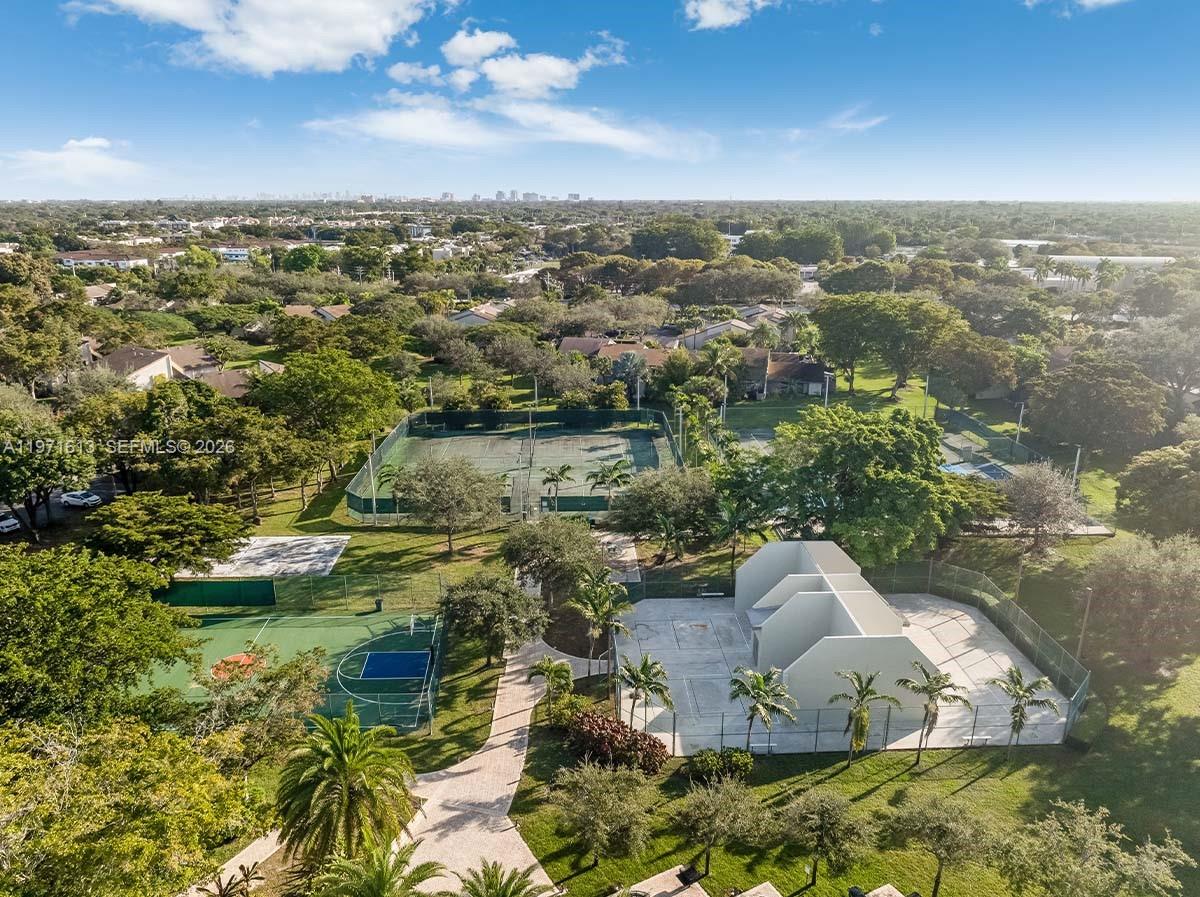 GREENGLADES CONDO NO 3 BL - Residential