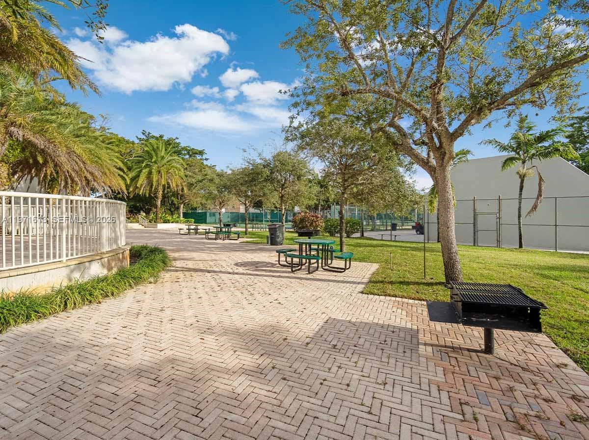 GREENGLADES CONDO NO 3 BL - Residential