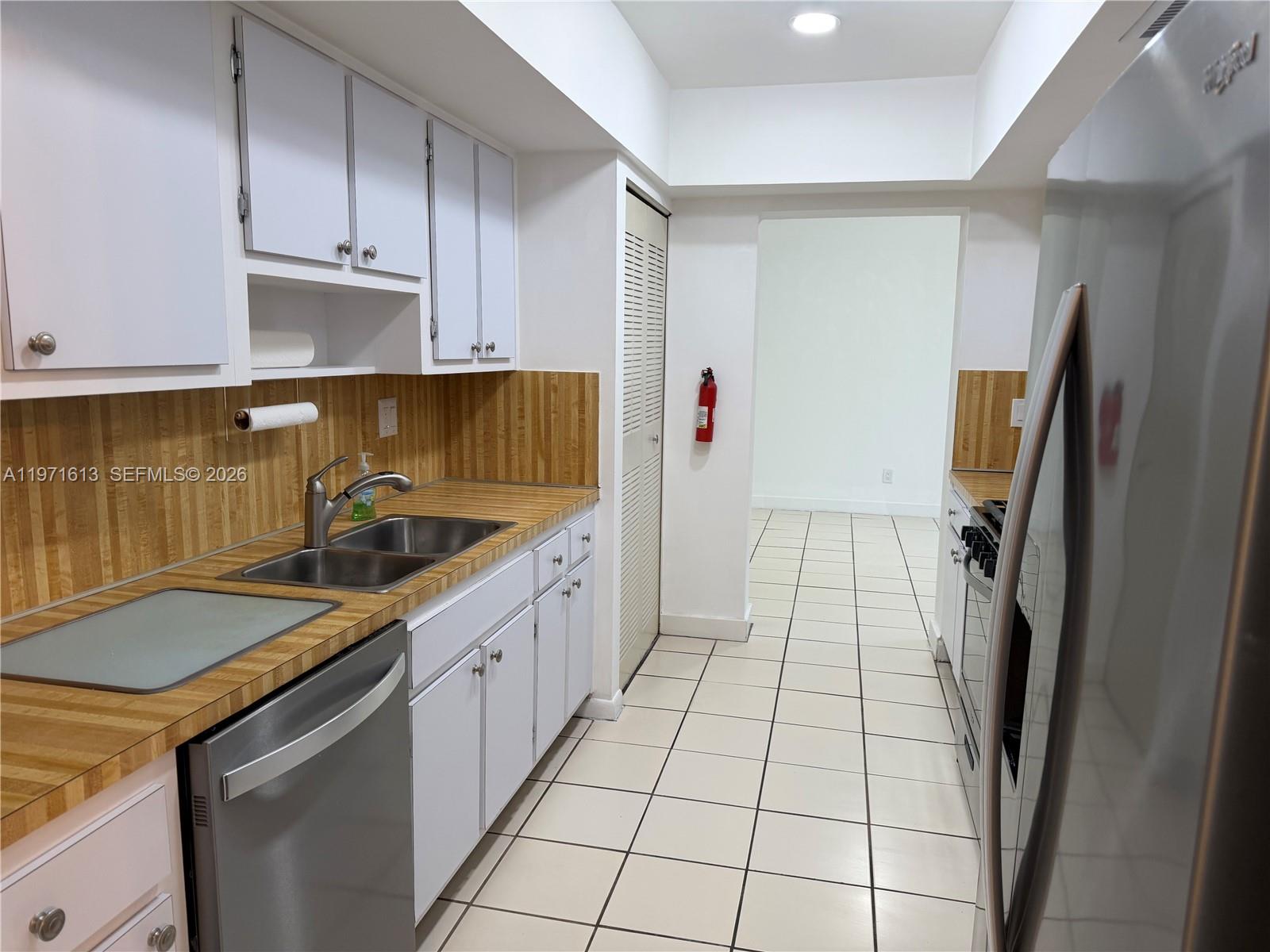 GREENGLADES CONDO NO 3 BL - Residential