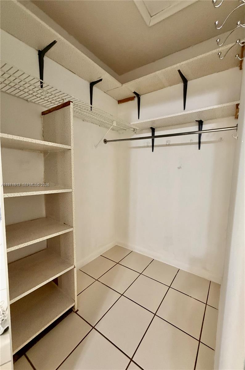 GREENGLADES CONDO NO 3 BL - Residential