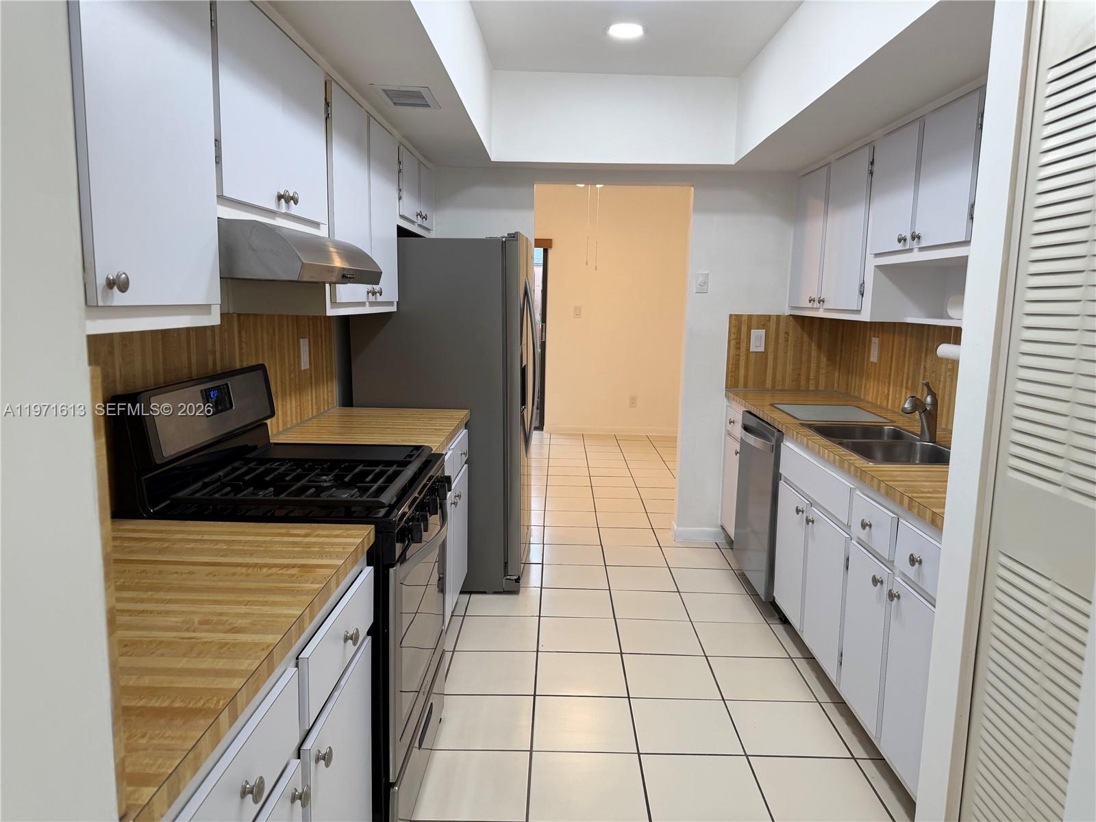 GREENGLADES CONDO NO 3 BL - Residential