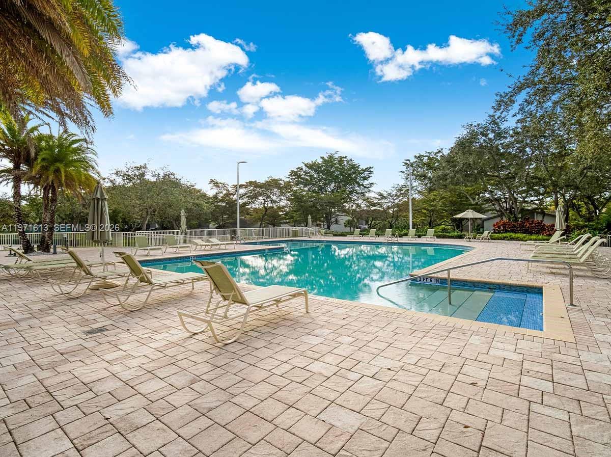 GREENGLADES CONDO NO 3 BL - Residential