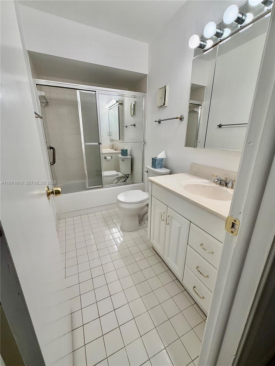 GREENGLADES CONDO NO 3 BL - Residential