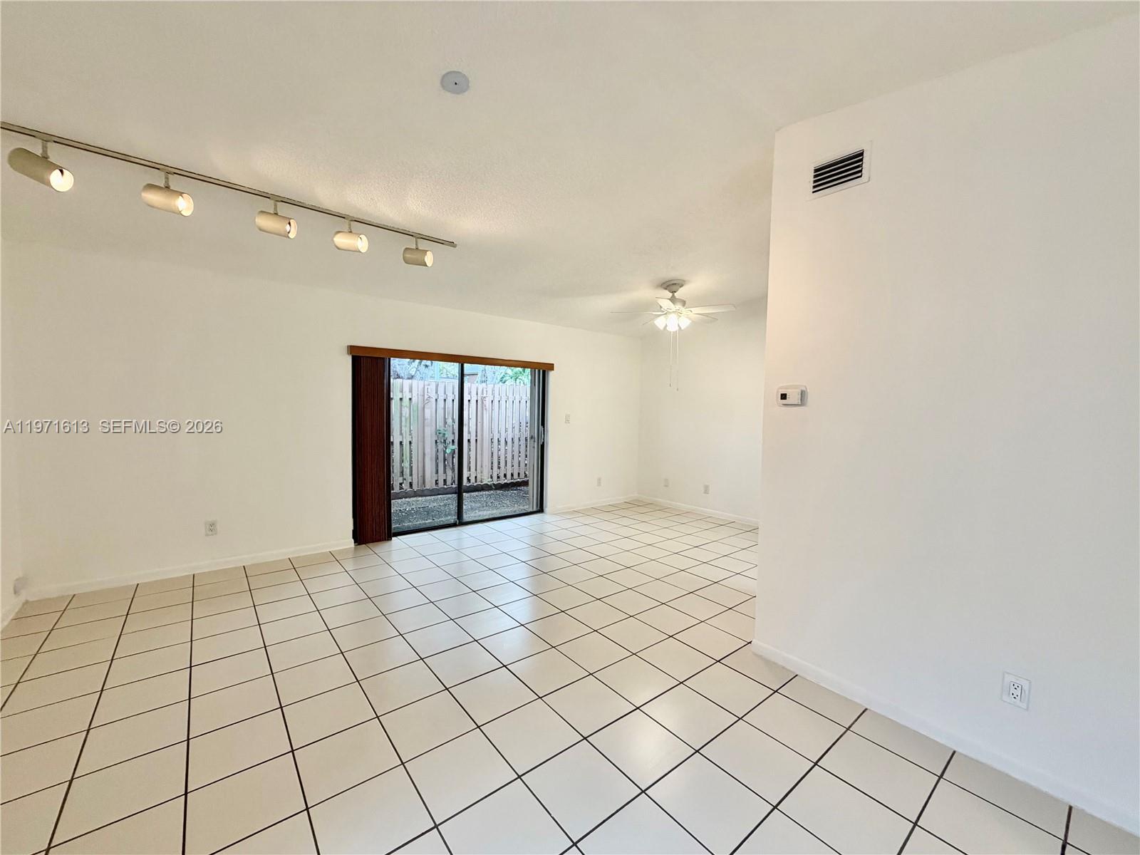 GREENGLADES CONDO NO 3 BL - Residential