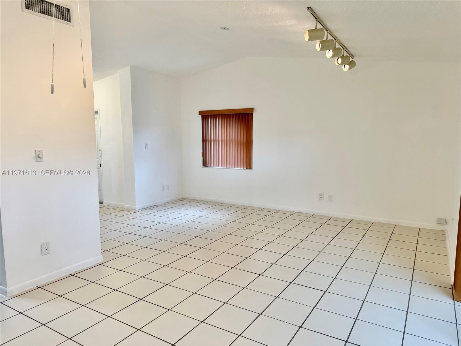 GREENGLADES CONDO NO 3 BL - Residential