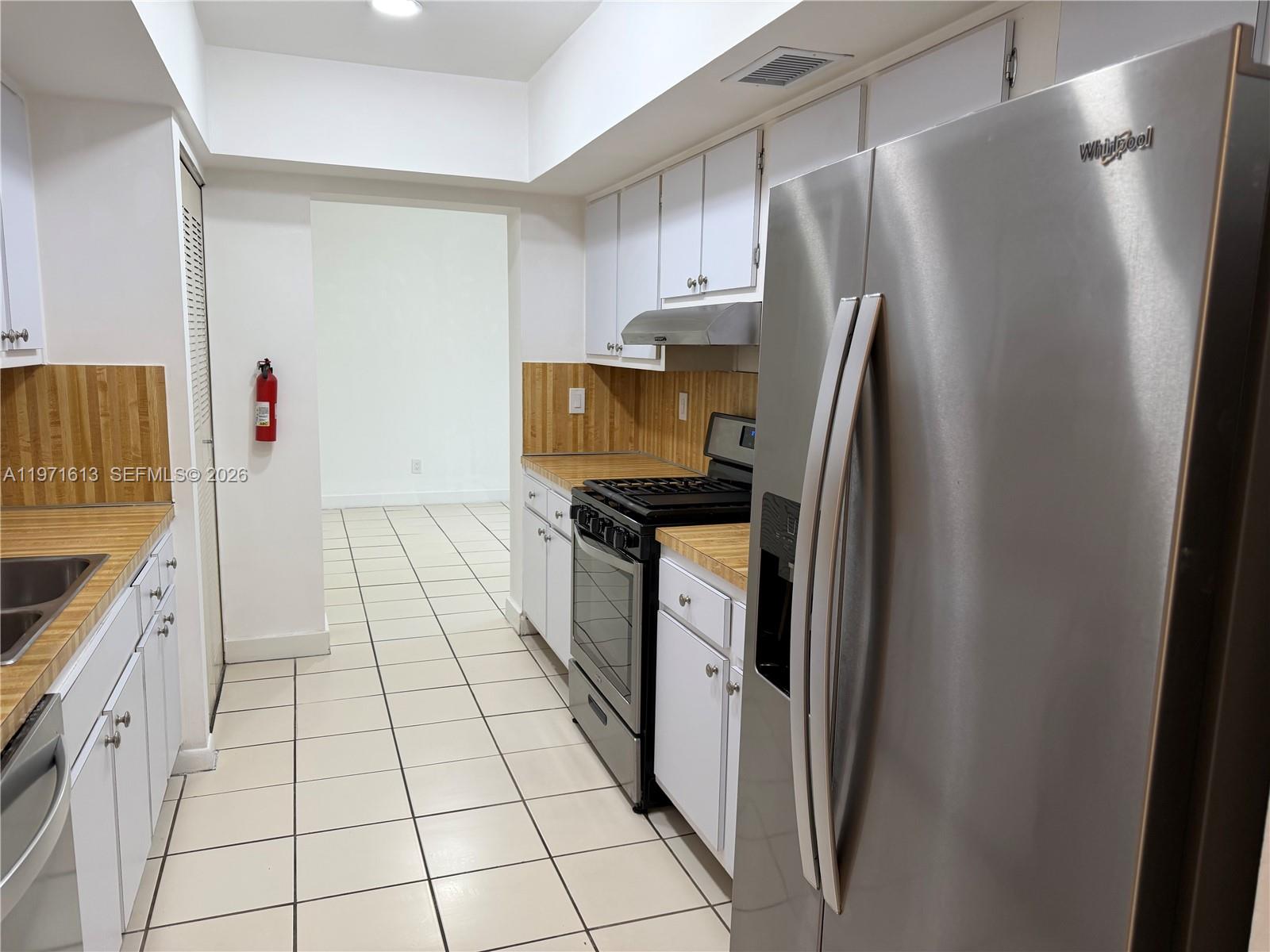 GREENGLADES CONDO NO 3 BL - Residential