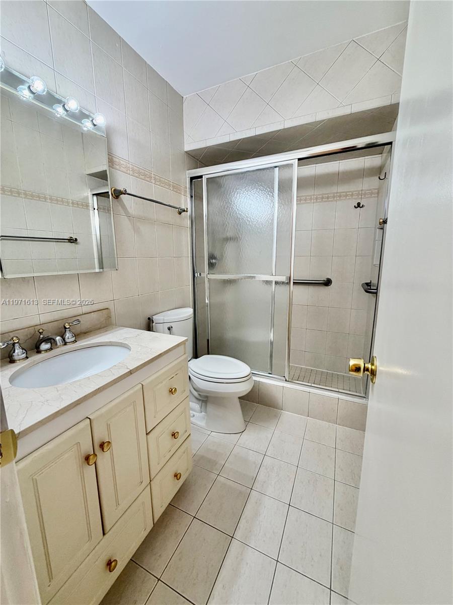 GREENGLADES CONDO NO 3 BL - Residential