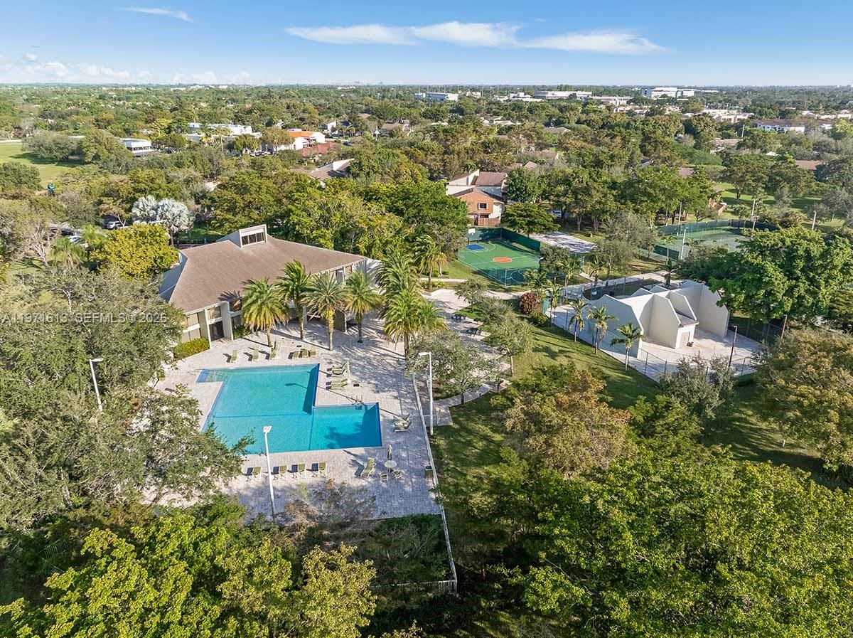 GREENGLADES CONDO NO 3 BL - Residential