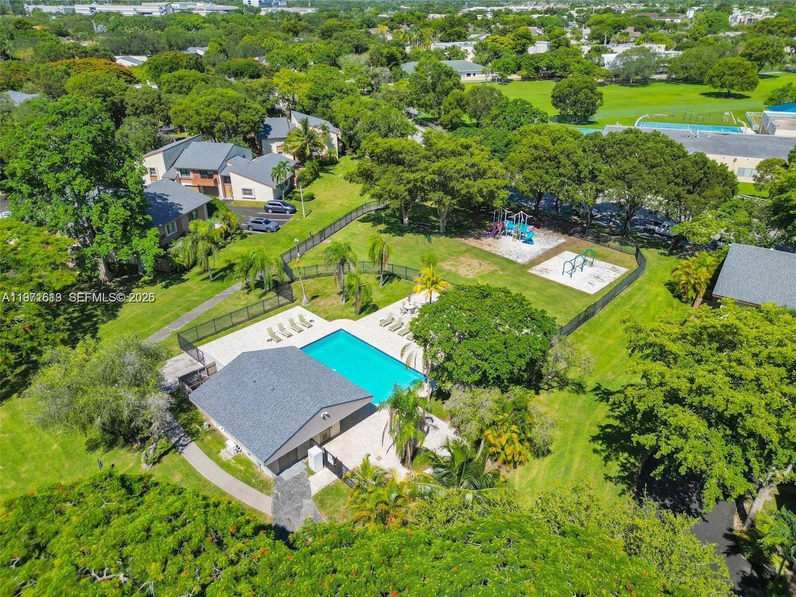 GREENGLADES CONDO NO 3 BL - Residential