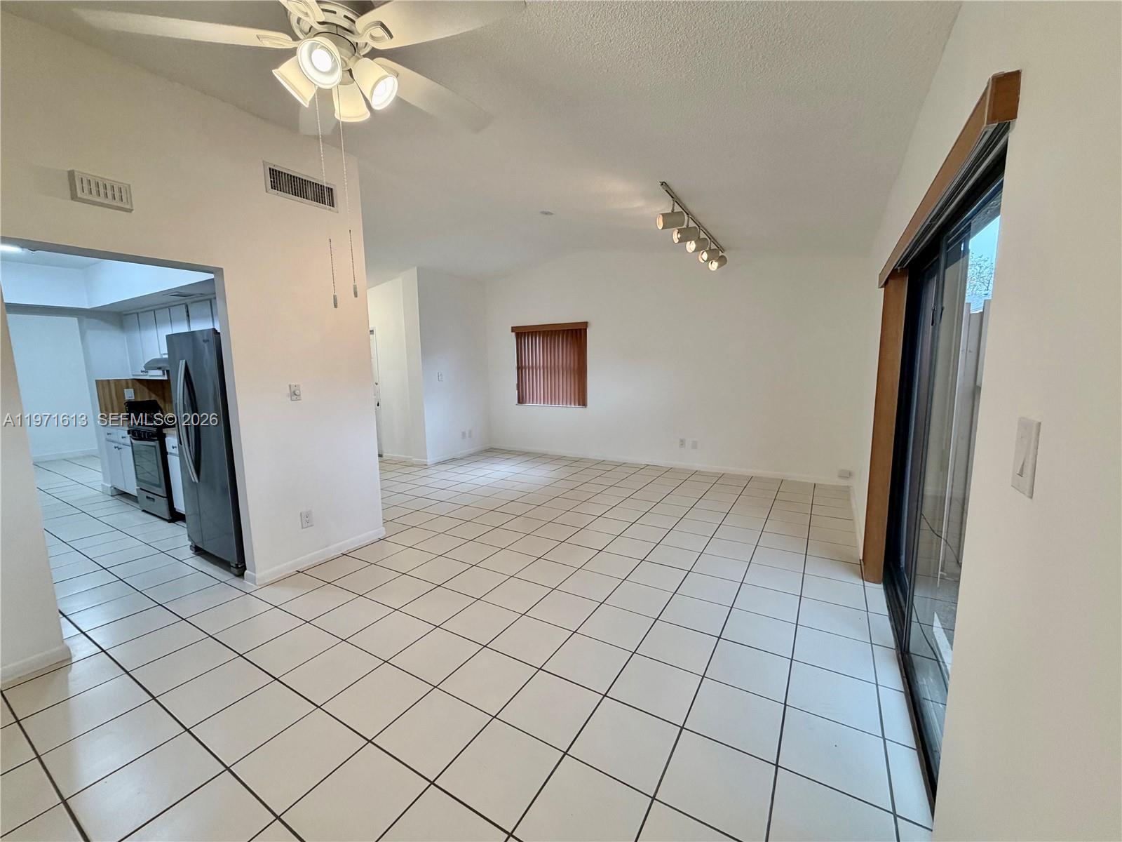 GREENGLADES CONDO NO 3 BL - Residential