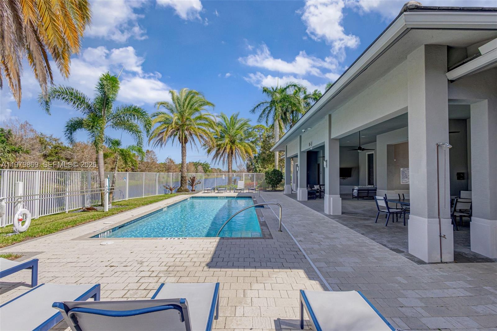 POINTE MIDTOWN - Residential