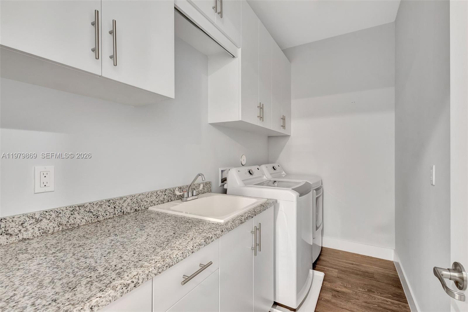 POINTE MIDTOWN - Residential