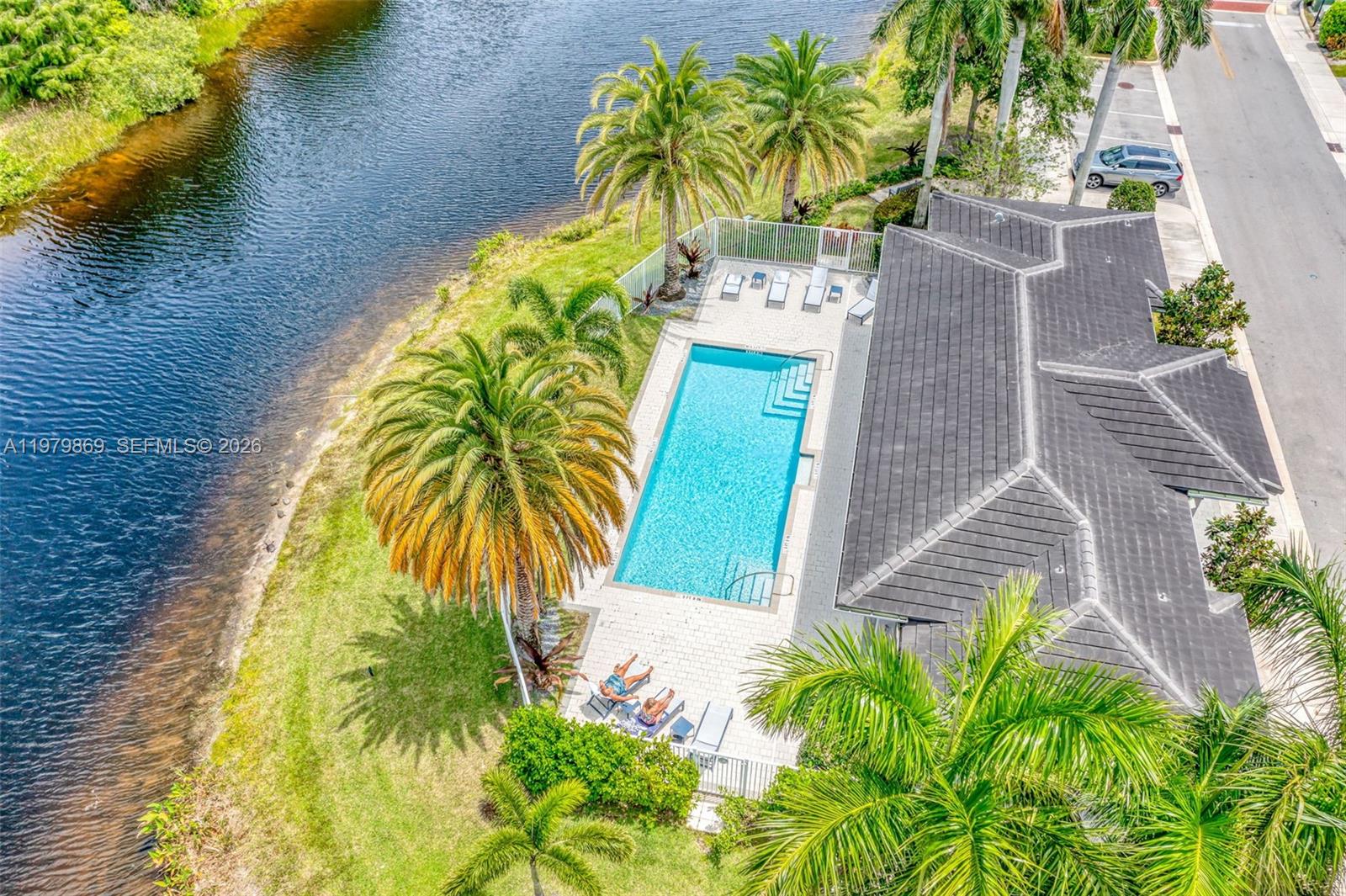 POINTE MIDTOWN - Residential