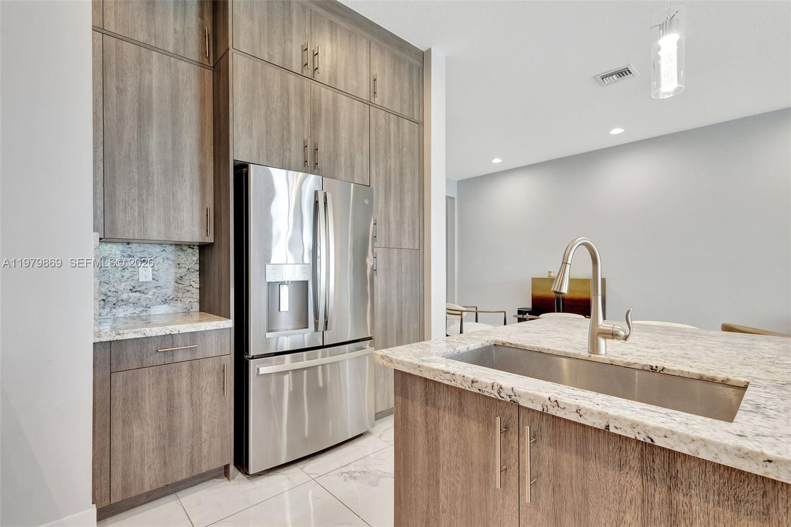 POINTE MIDTOWN - Residential