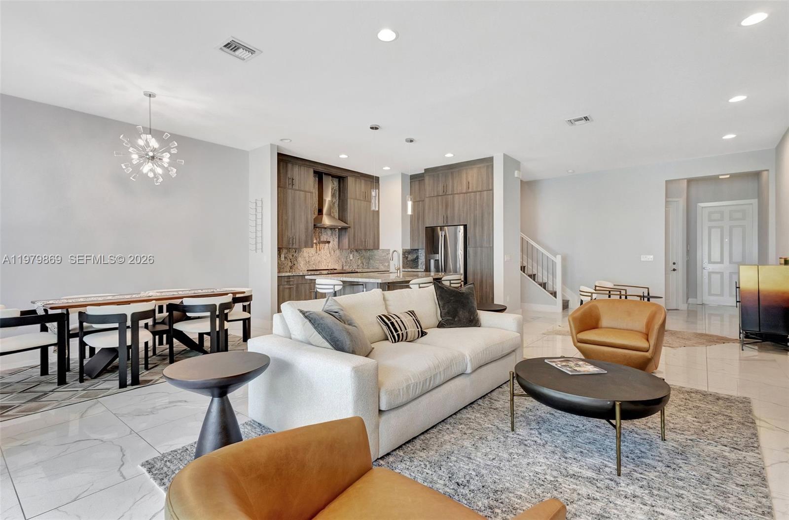 POINTE MIDTOWN - Residential