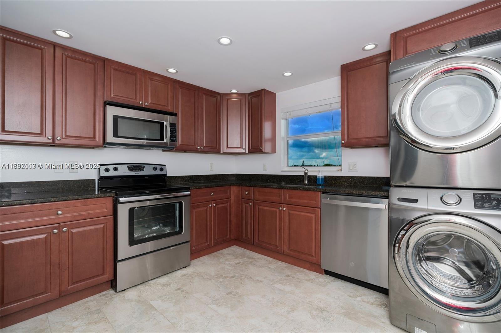 LAKE HARBOUR TOWERS CONDO - Residential Lease