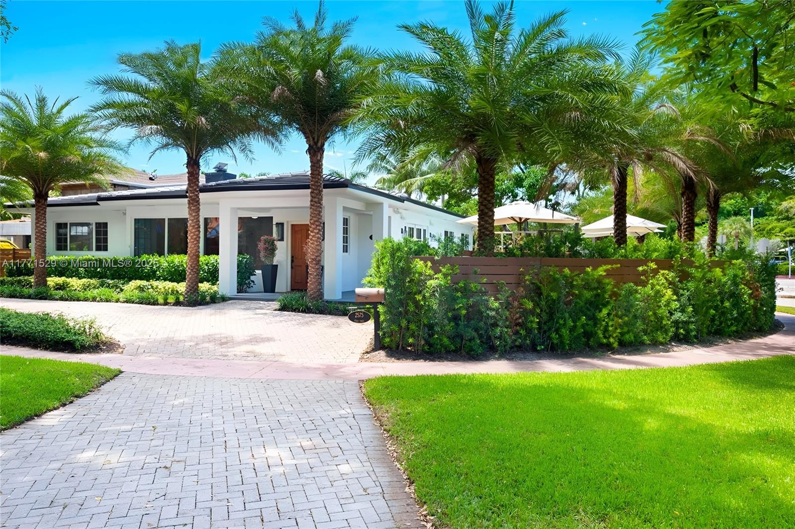 2575 Pine Tree Dr