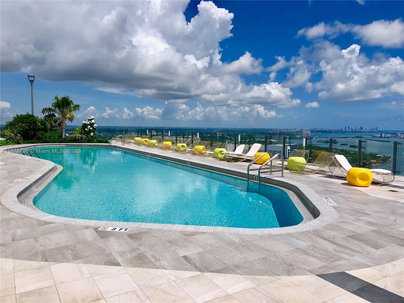 PARAISO BAYVIEWS CONDO - Residential