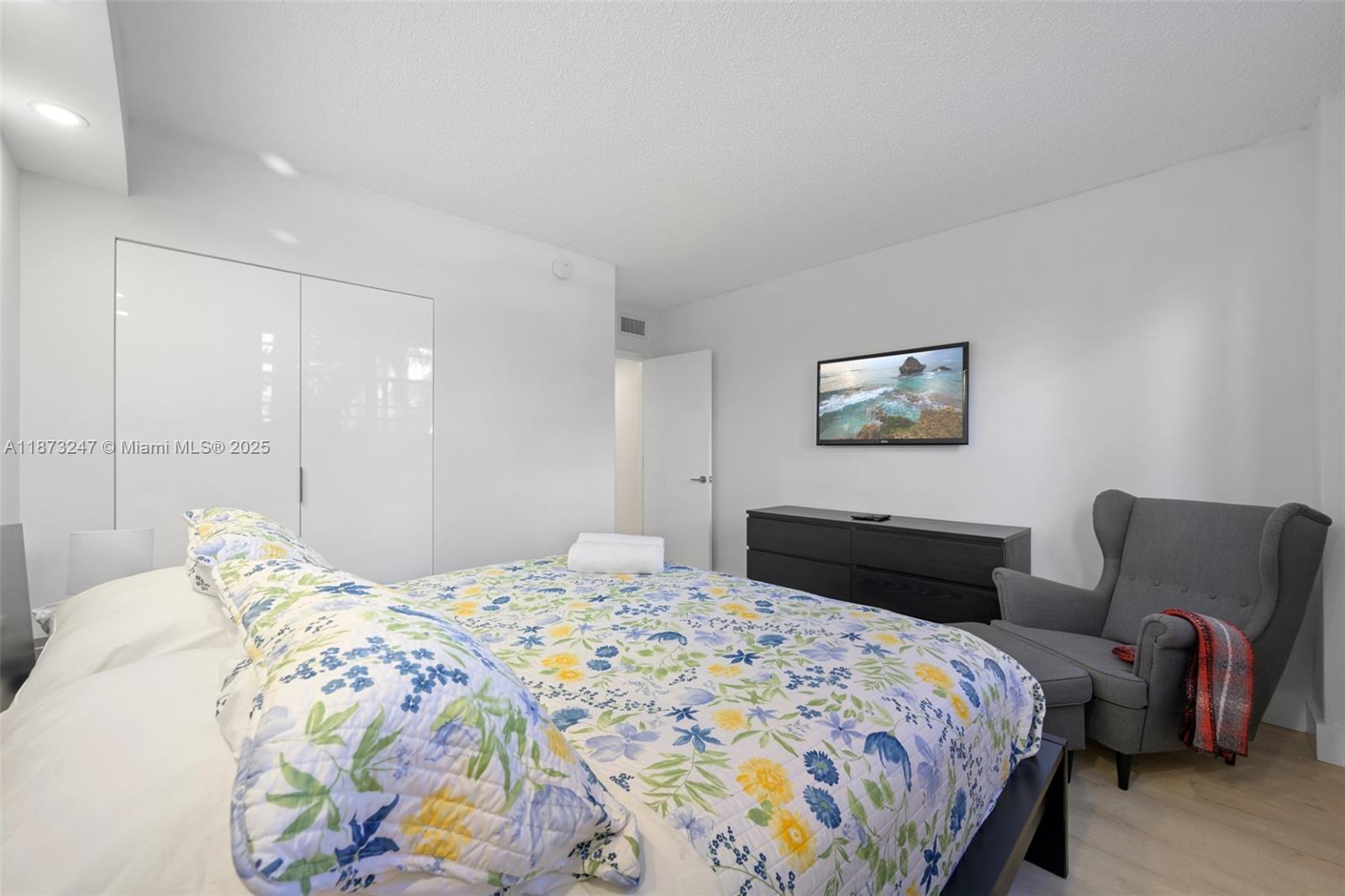 OCEAN RESERVE CONDO - Residential Lease