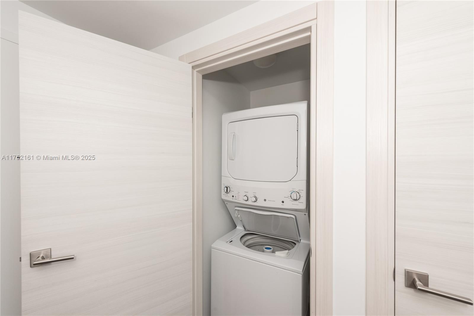 801 SMA RESIDENCES CONDO - Residential