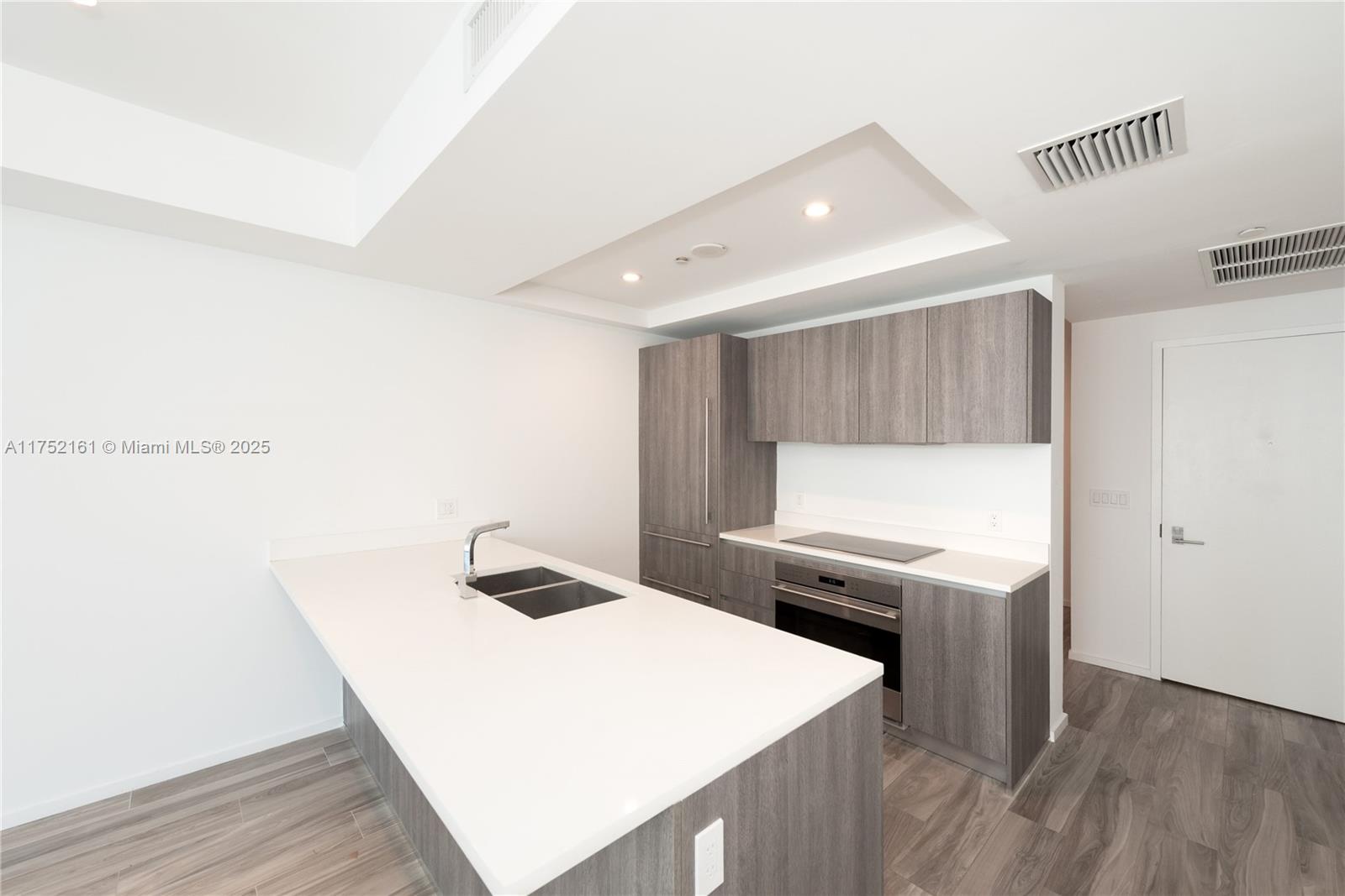 801 SMA RESIDENCES CONDO - Residential
