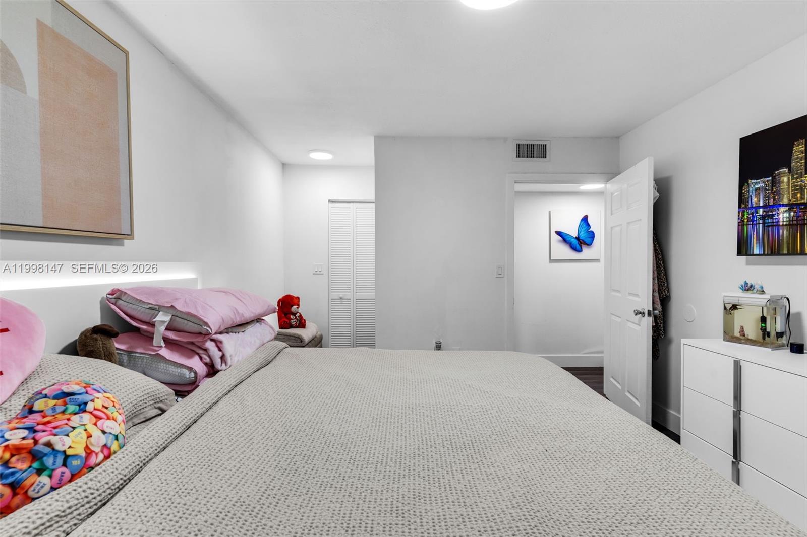 LAKE FOREST PARK CONDO VI - Residential