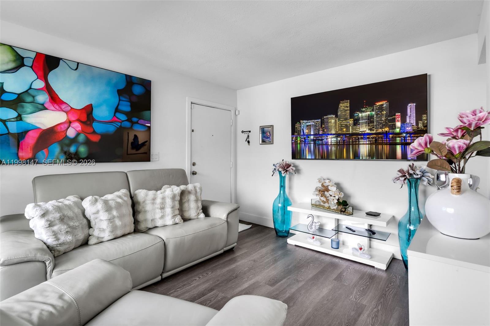 LAKE FOREST PARK CONDO VI - Residential