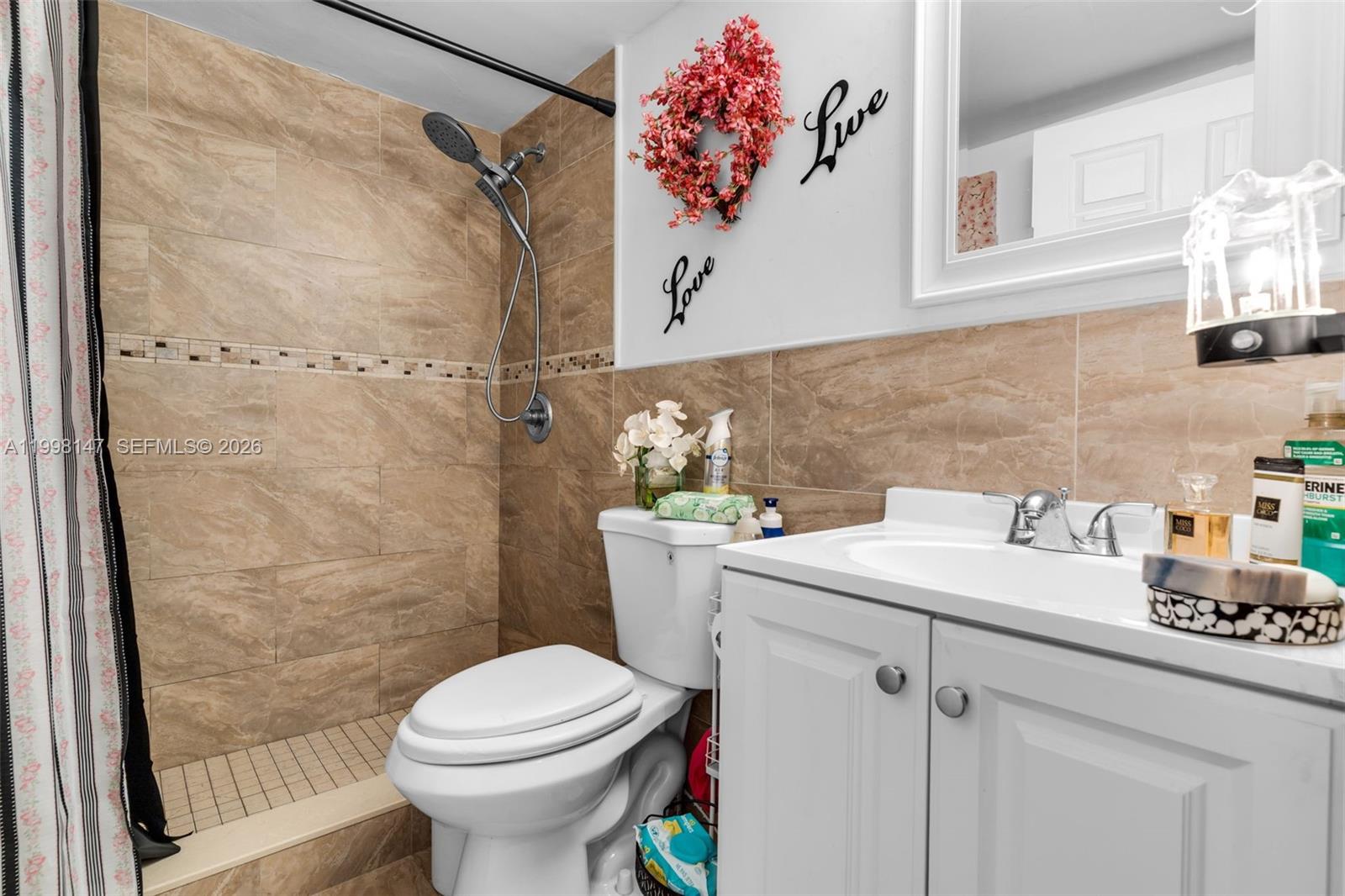 LAKE FOREST PARK CONDO VI - Residential