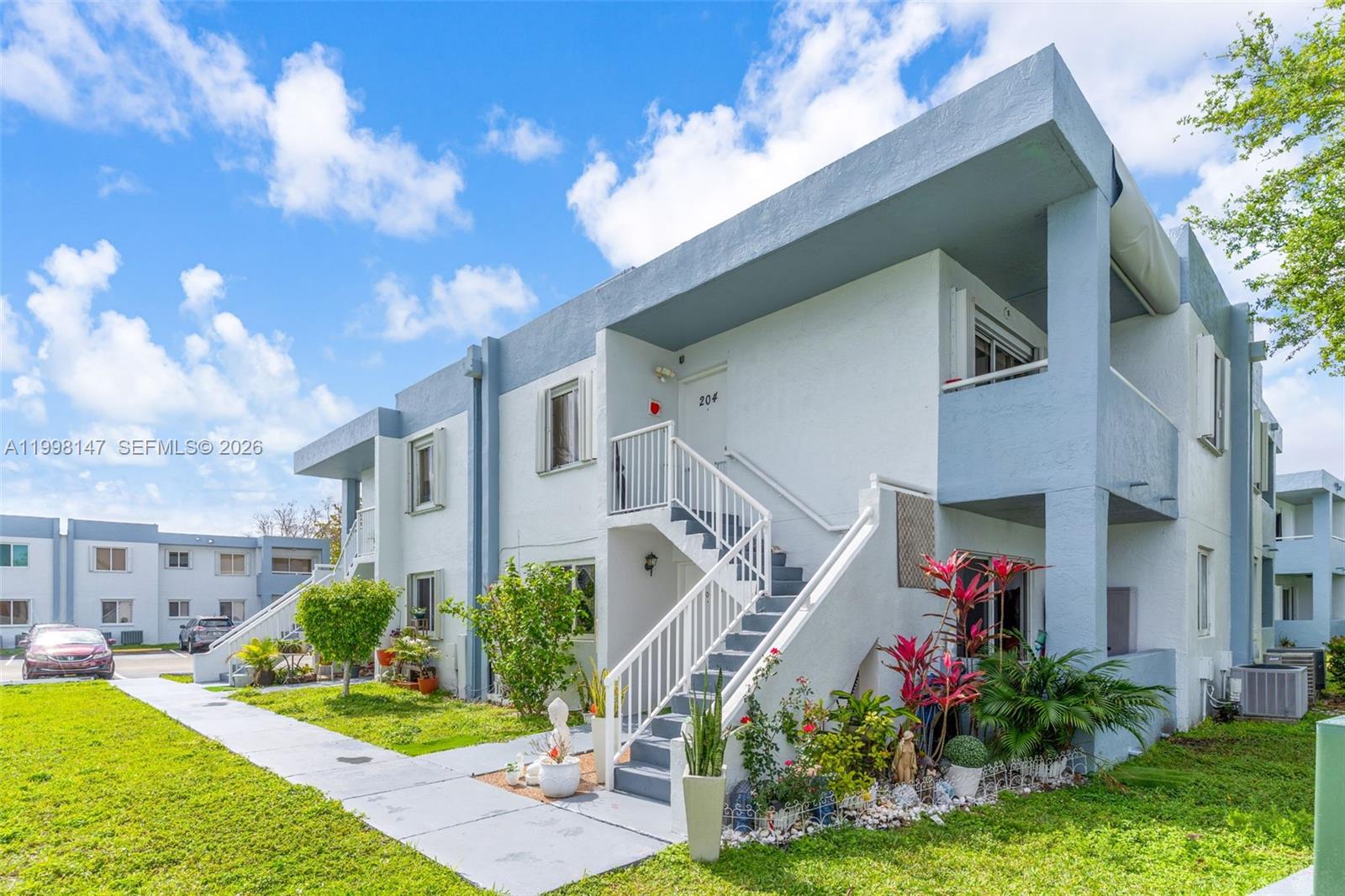 LAKE FOREST PARK CONDO VI - Residential