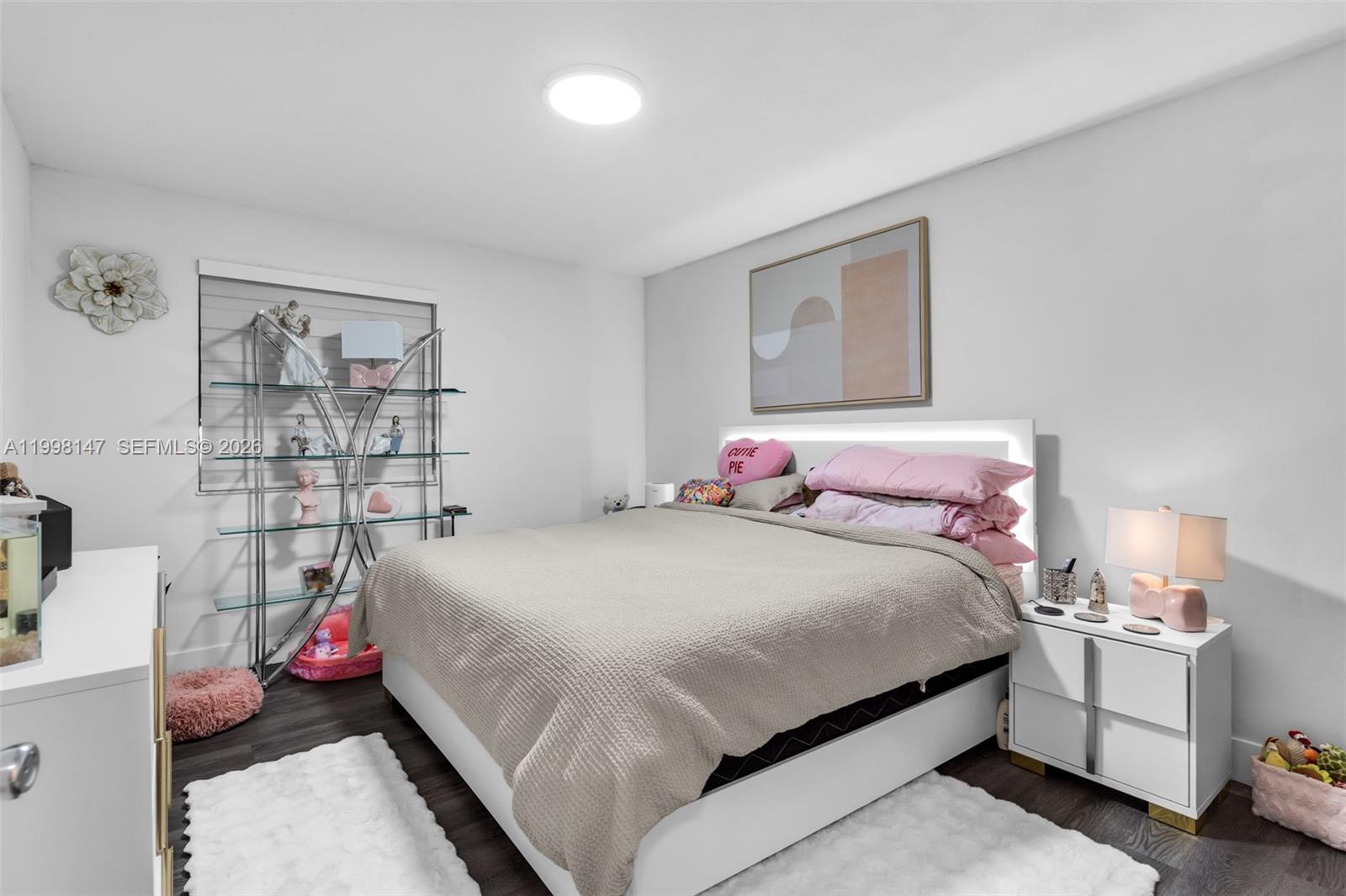 LAKE FOREST PARK CONDO VI - Residential