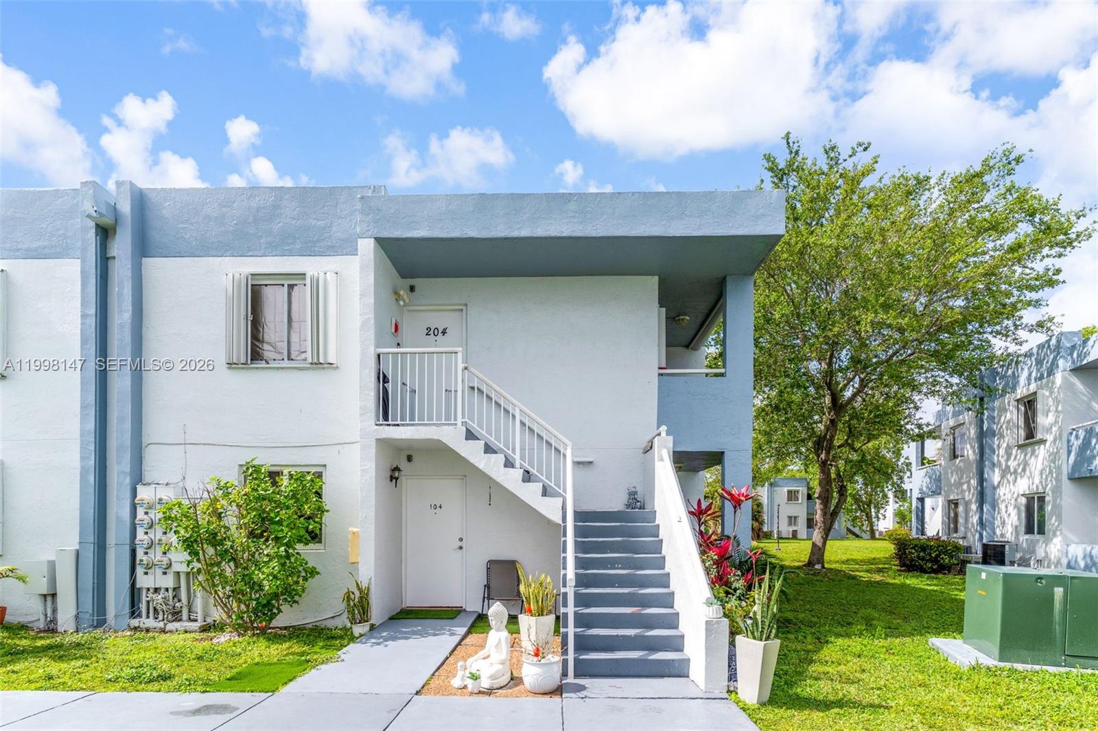 LAKE FOREST PARK CONDO VI - Residential