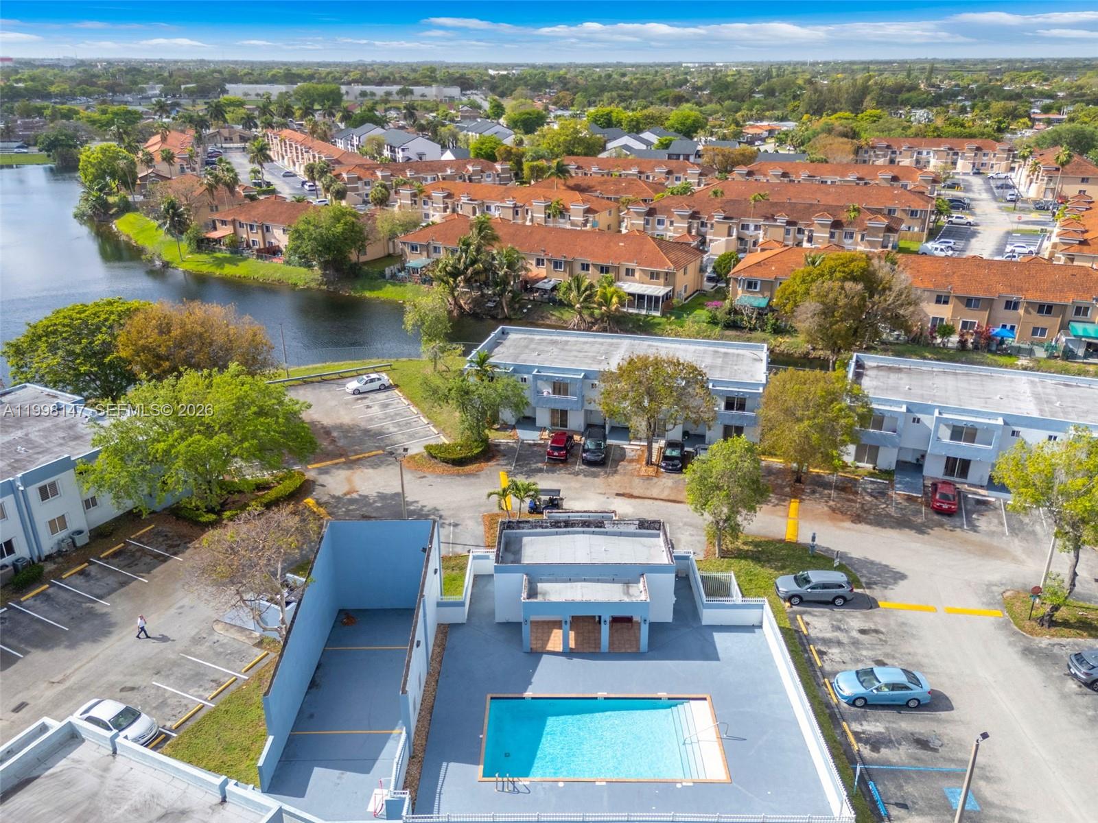 LAKE FOREST PARK CONDO VI - Residential