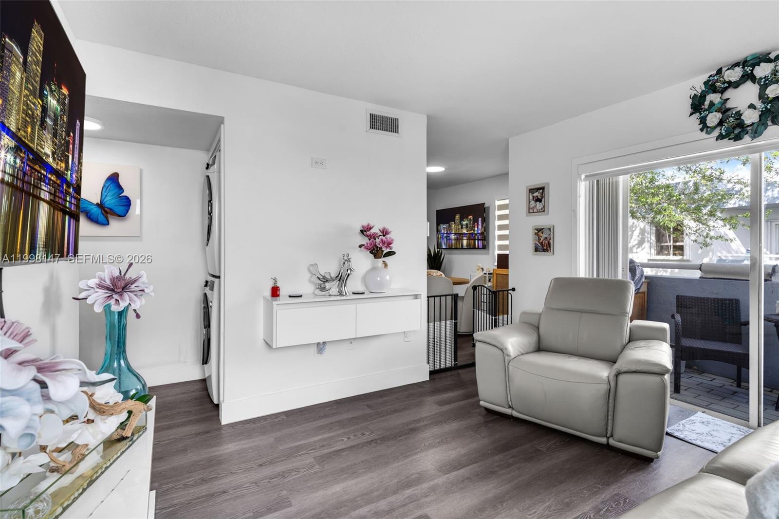 LAKE FOREST PARK CONDO VI - Residential