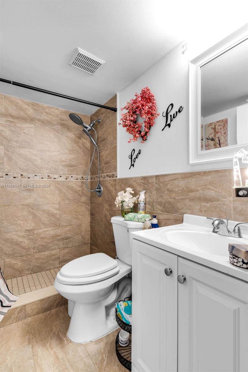 LAKE FOREST PARK CONDO VI - Residential