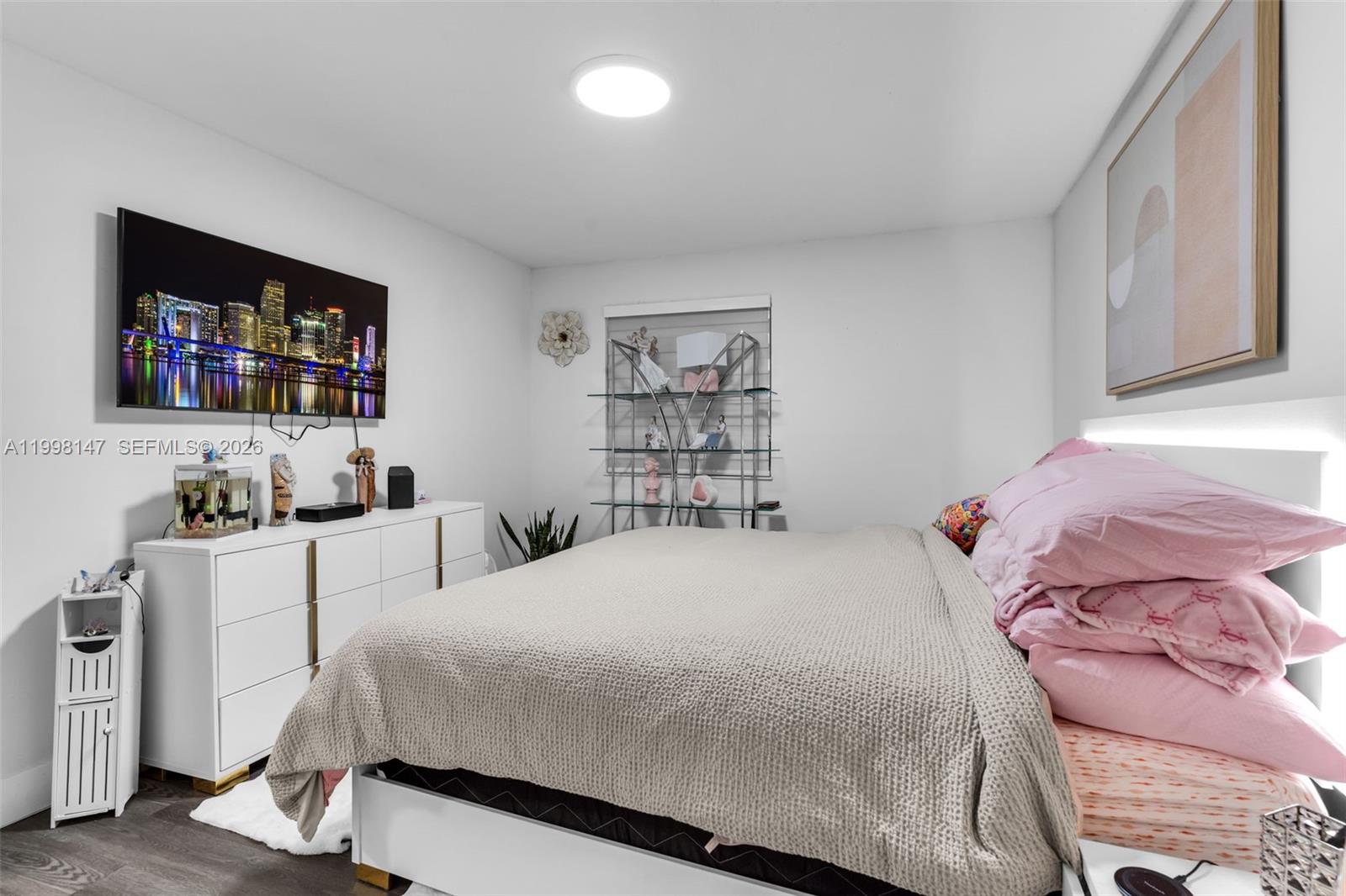 LAKE FOREST PARK CONDO VI - Residential