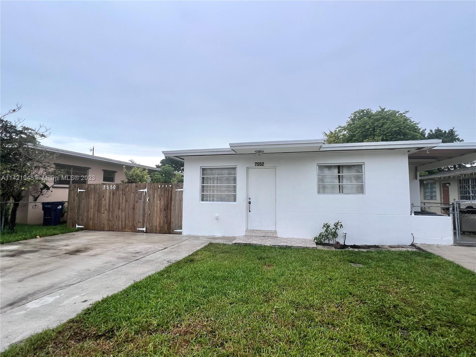 Duplex in the back, very central to everything!! Has 2/1 full kitchen and living room area, and large patio. Washer and dryer.
