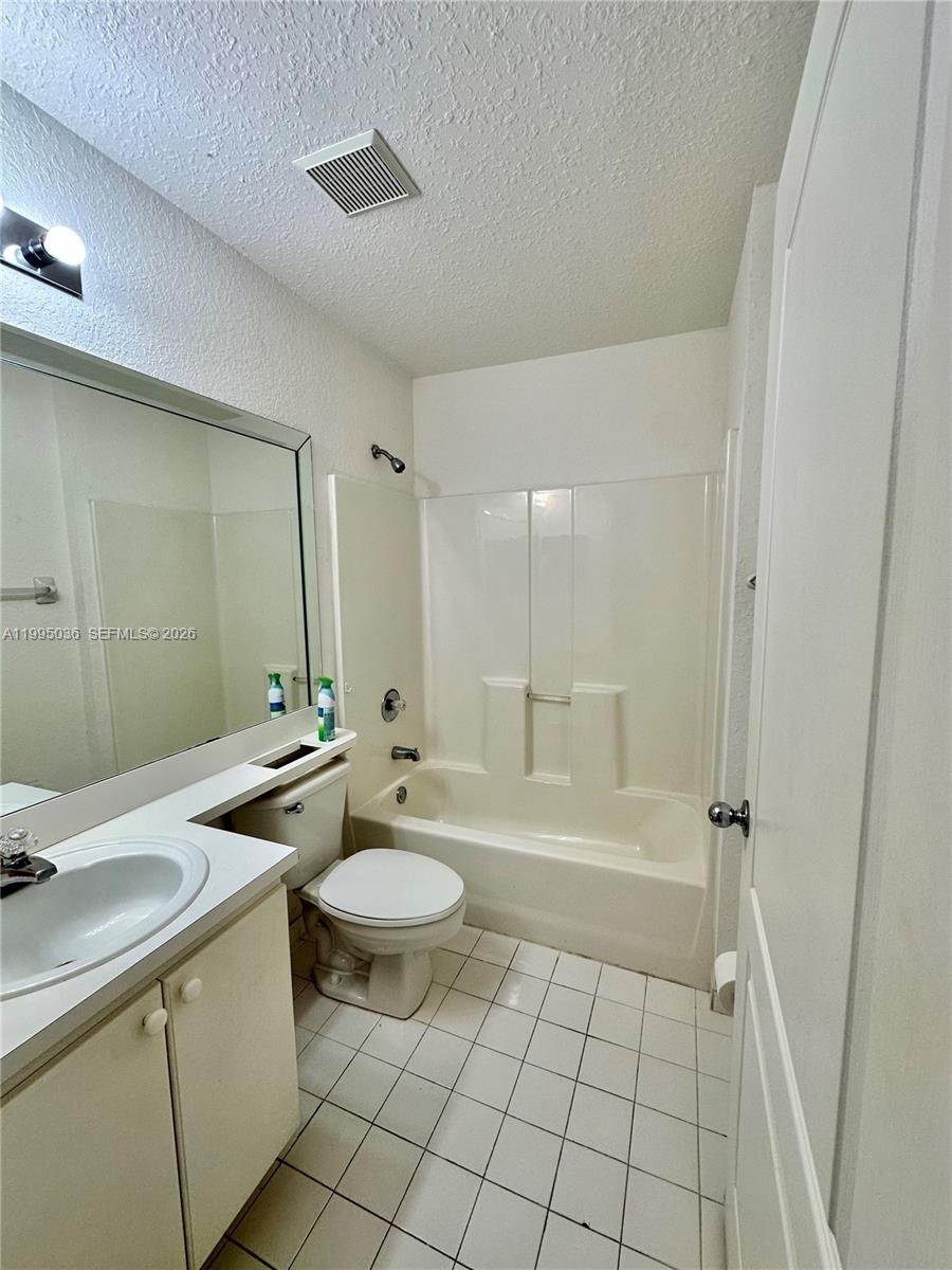 GABRIELLA CONDO NORTH - Residential