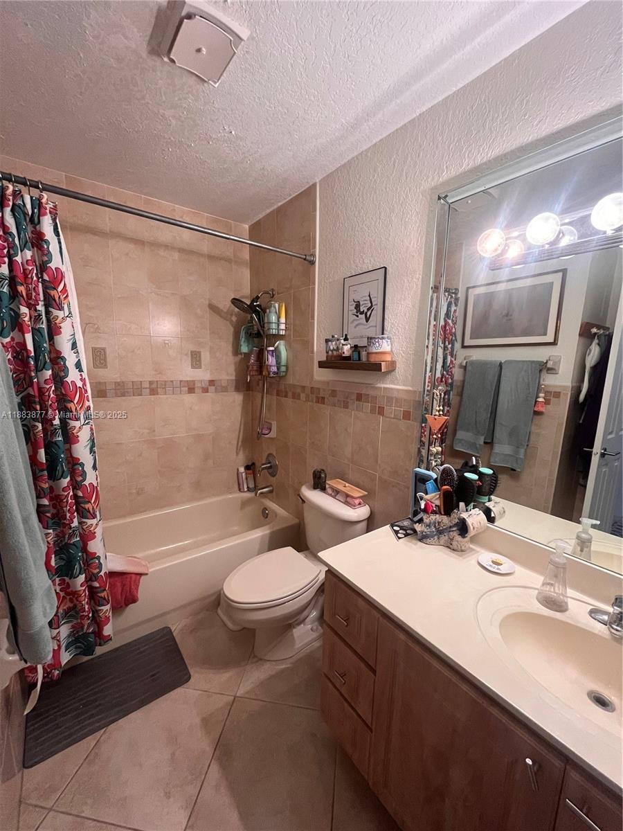 VENETIAN PALMS CONDO - Residential