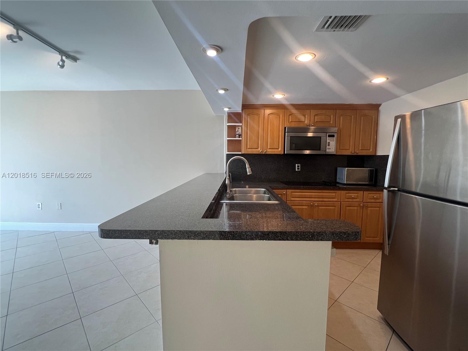 345 Ocean Dr 305