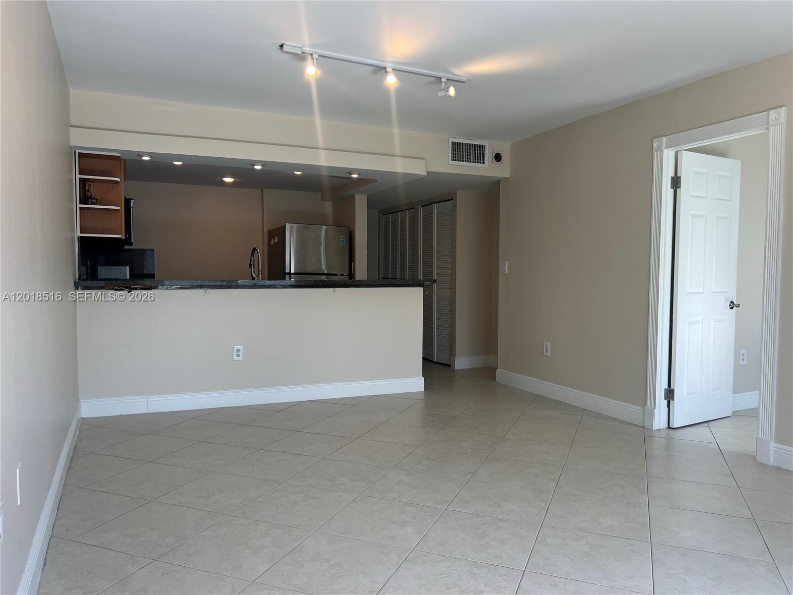 345 Ocean Dr 305