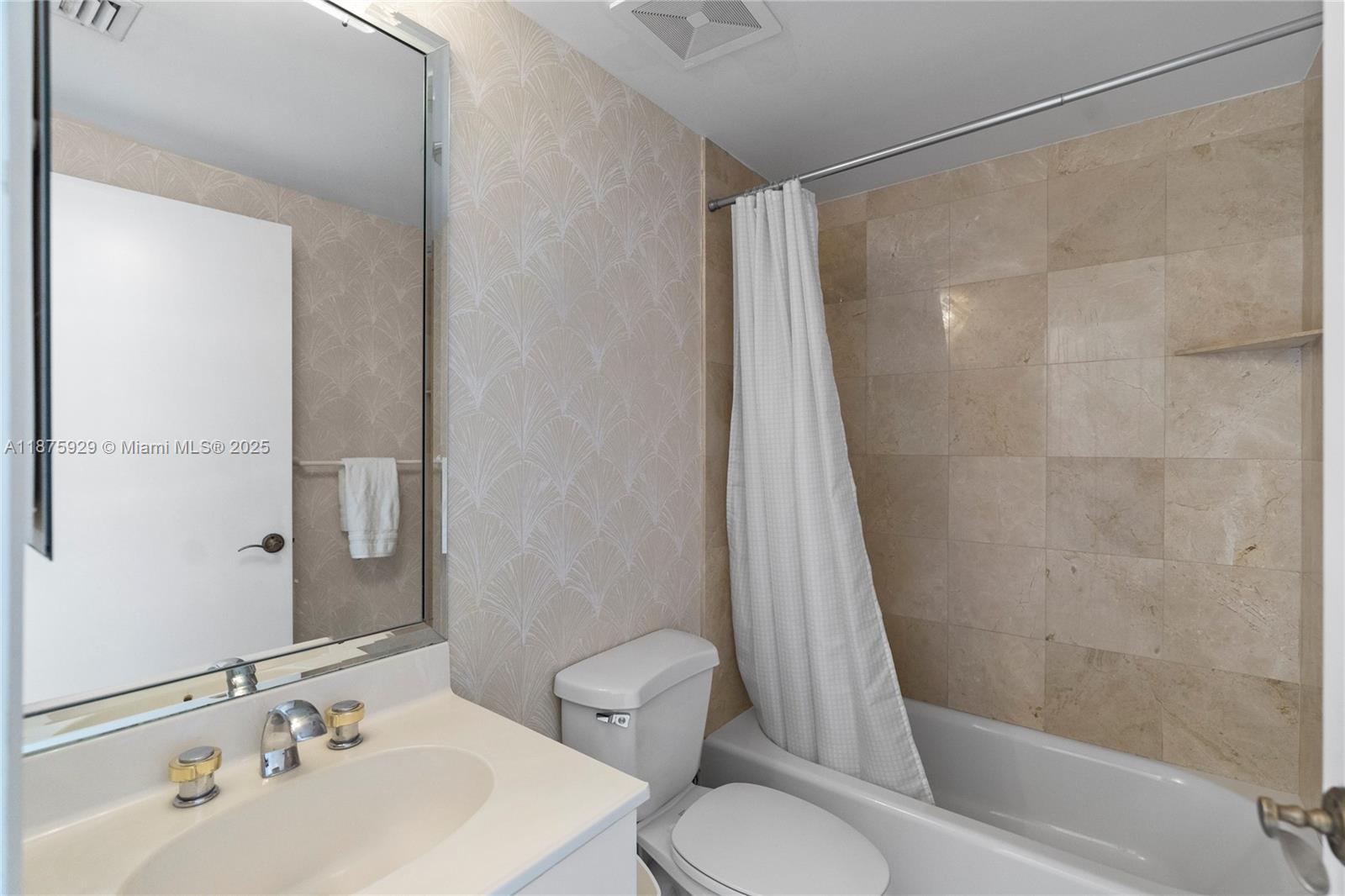 LA TOUR CONDO - Residential Lease