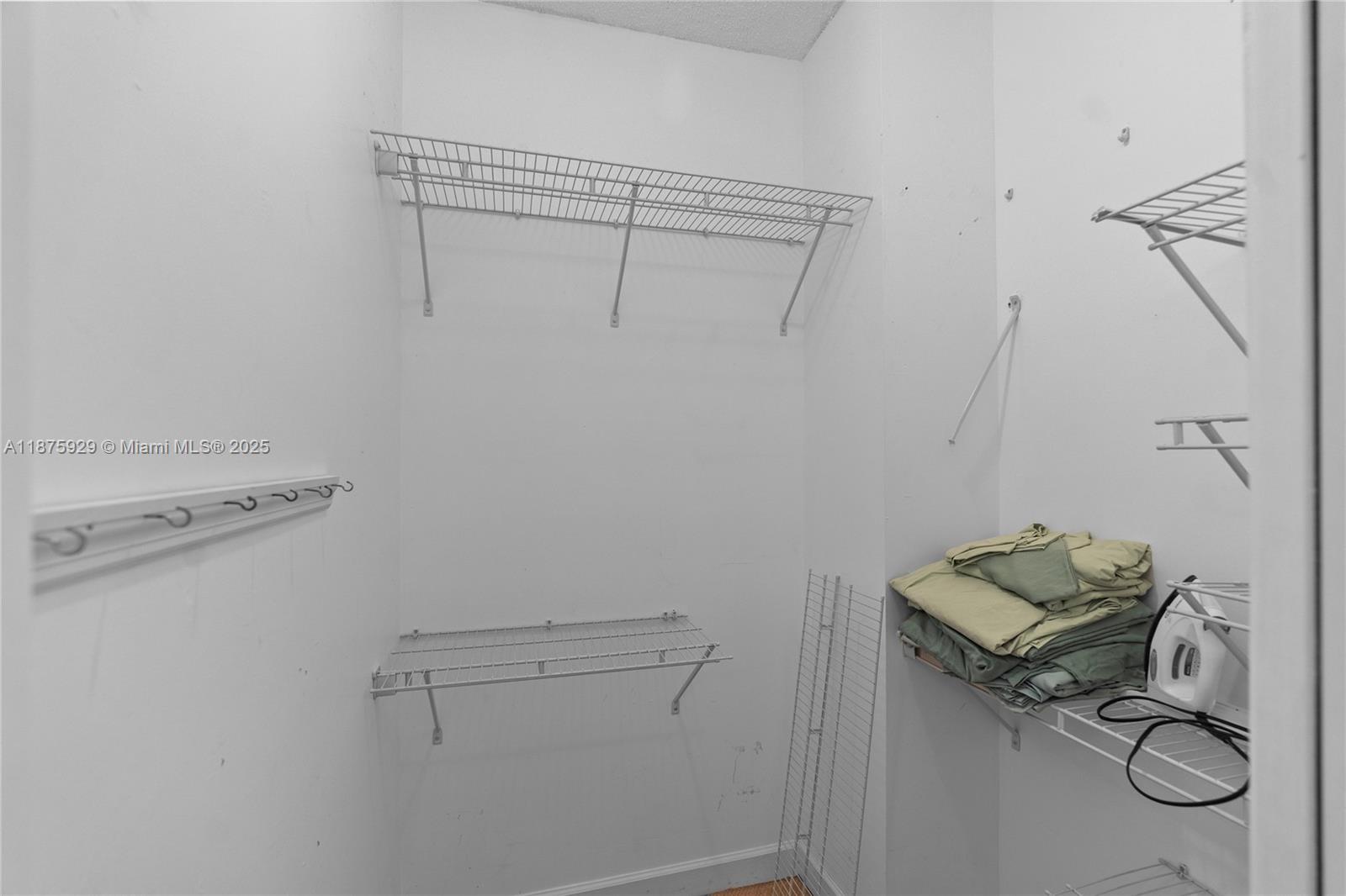 LA TOUR CONDO - Residential Lease