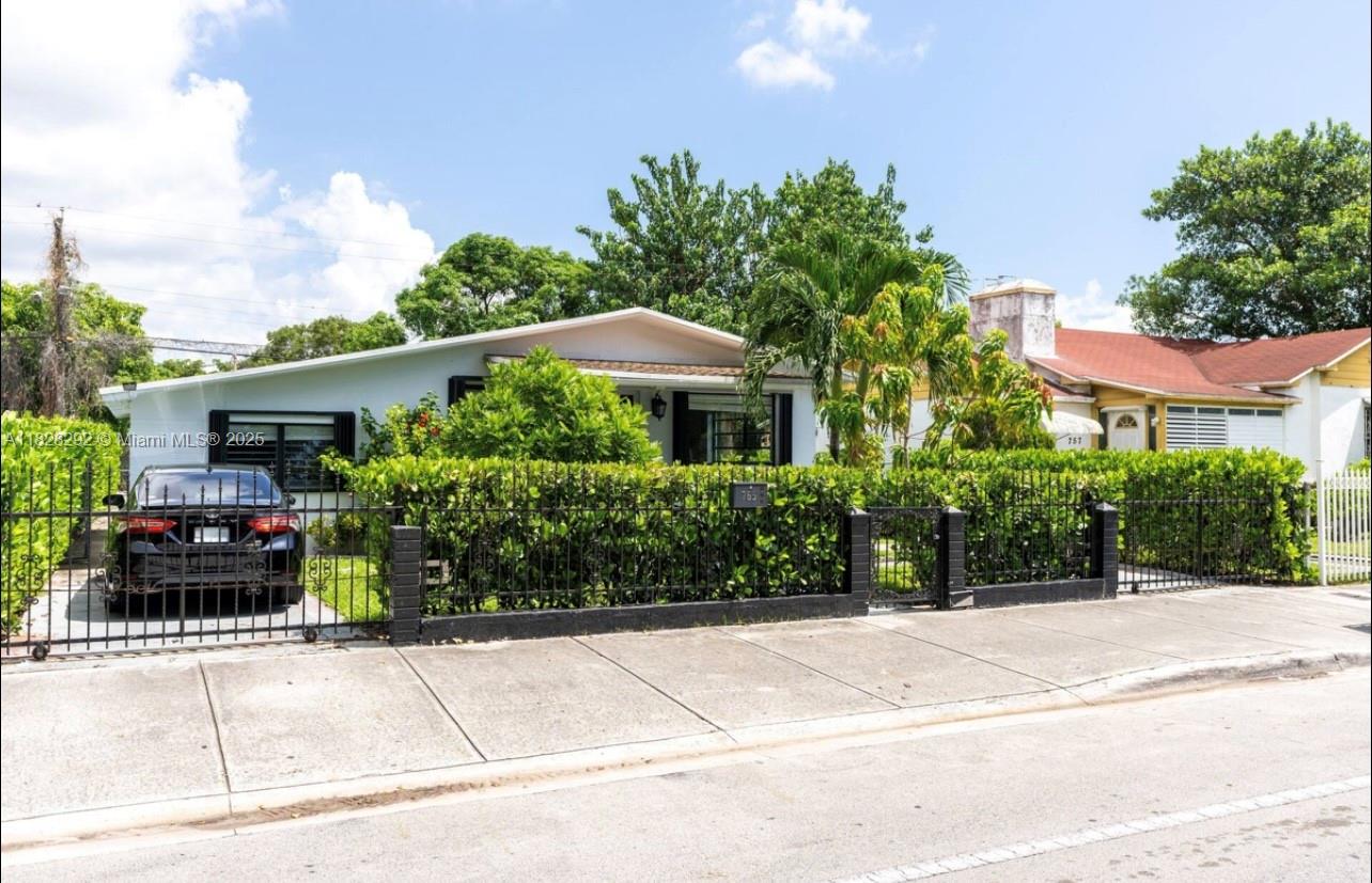 765 NW 46th St