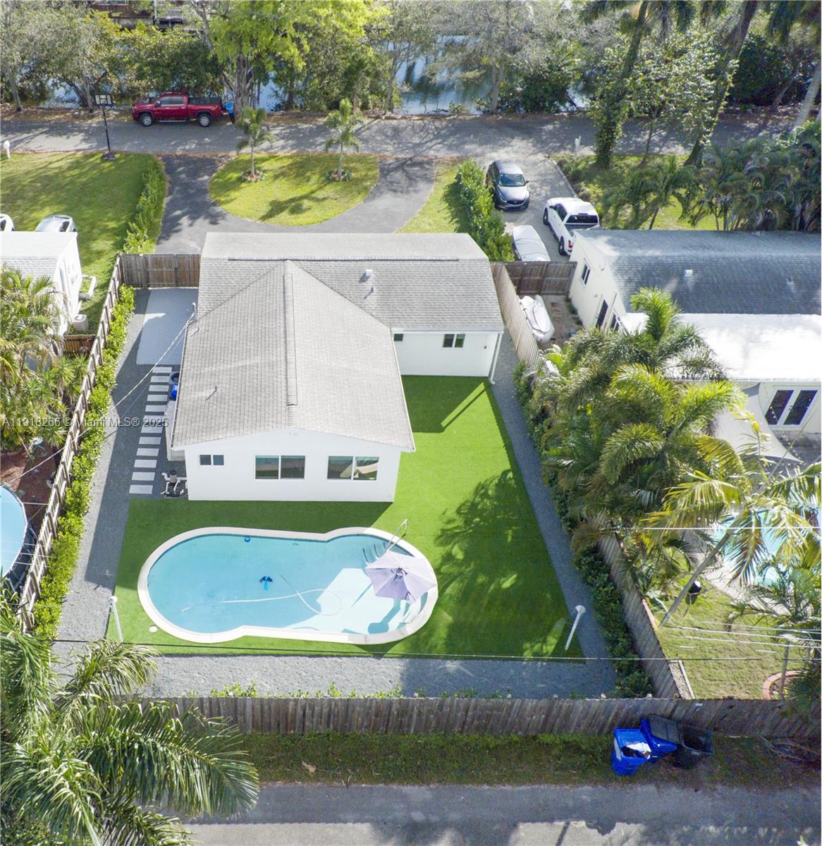 CENTRAL GOLF SEC OF HOLLY - Residential