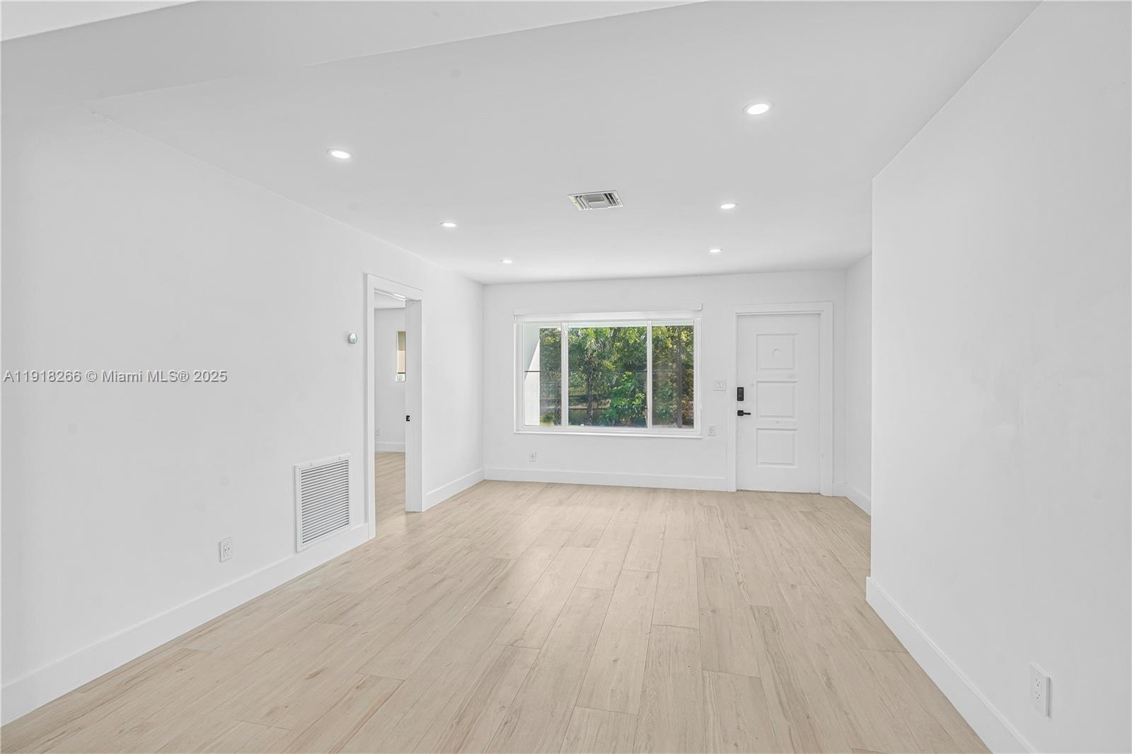 CENTRAL GOLF SEC OF HOLLY - Residential